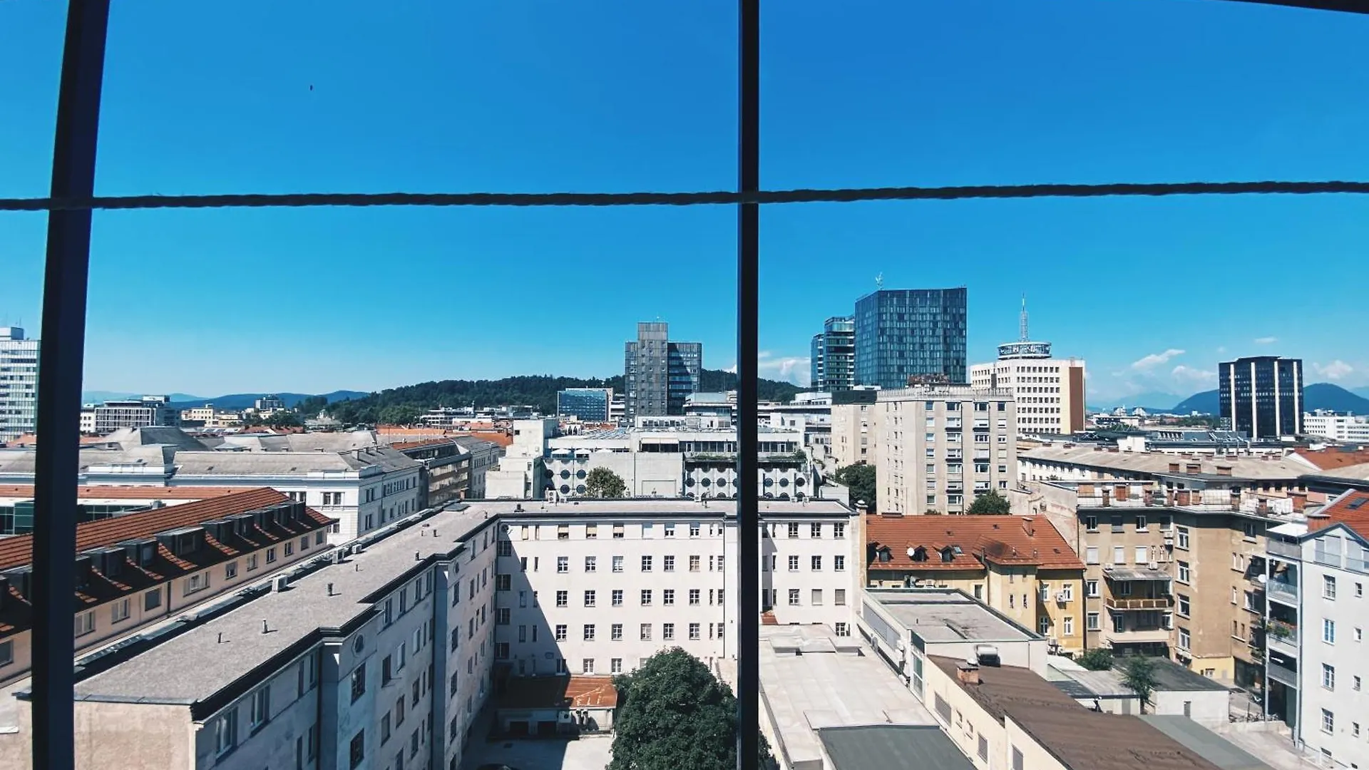 Ljubljana Center With A Castle View, Parking Apartment
